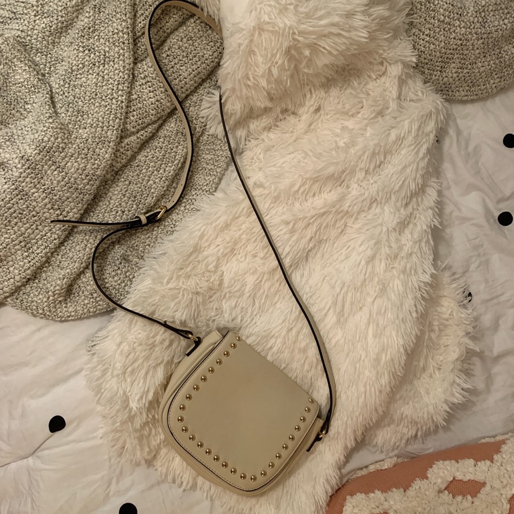 Really cute and stylish cross-body bag!!!